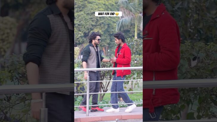 Free ki Jacket kaisi lagi ?😂 #ajgarbadmash #ytshorts #comedy