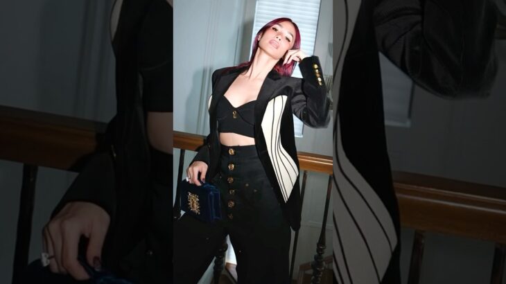 Heart Evangelista look classy in a Schiaparelli single breasted corset jacket 😍❤️