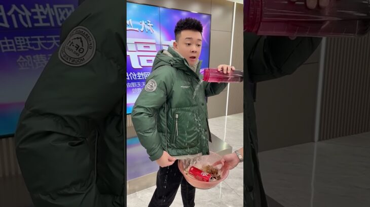 New Jacket Gets Dirty, But Watch What Happens When Water Is Poured On It! | Impossible to Get Dirty