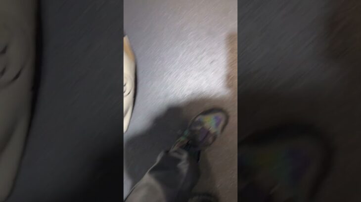 ジム到着　今日はバレンチノジャケットにCHANELのマフラー🧣