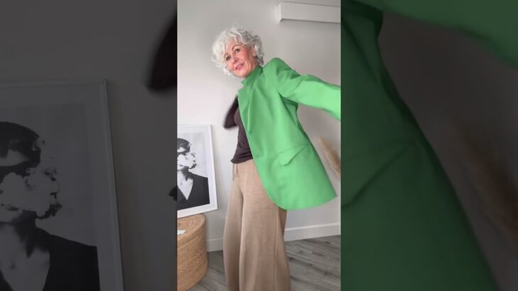 Happy Wednesday everyone. Jacket joggers @ZARA Bag : #shorts #short #ThegodKat