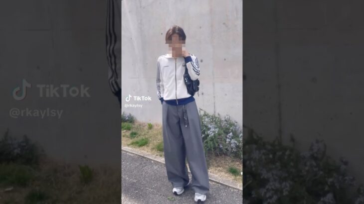 トラックジャケットとスラックスの相性抜群!