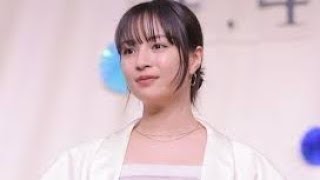 ＜広瀬すず＞オーバーサイズジャケット×タイトなロンスカでメリハリ春コーデ　ビジューサンダルで華やかに