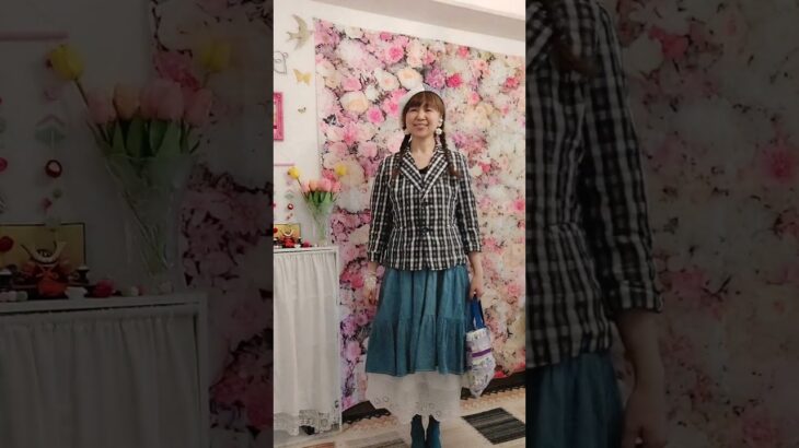 #アラカン ずっと着ていなかったチェックのジャケットが今年の春大活躍ヘビロテ藍染したリメイクの喜びの着回しに心ときめく50代女性