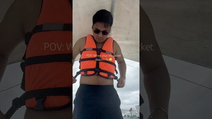 A life jacket that ends up looking like a crop top😅 #lifejacket #snorkeling #jokes #funnymoments