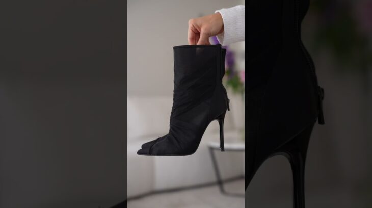 Elegant look for every day – white tweed dress with cropped jacket // shop now on myanitas.com #grwm