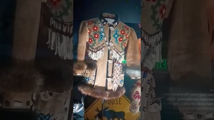 How gorgeous is this jacket? #nativeamerican #fashion