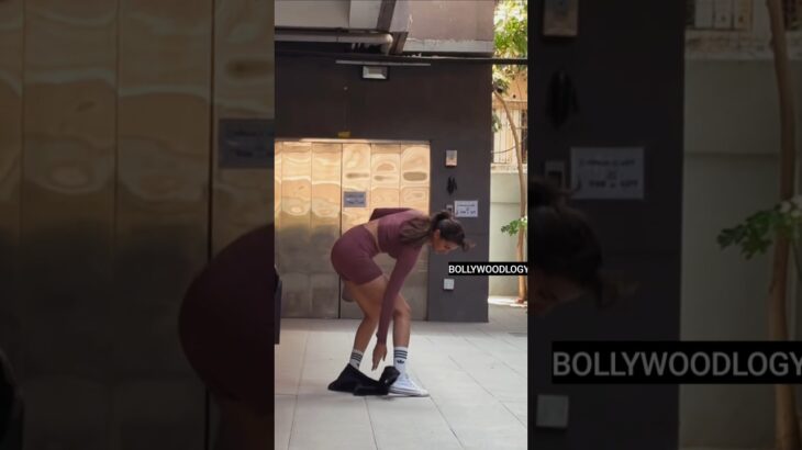 Oh My God…Pragya Kapoor ki jacket neeche gir gayi…| Bollywoodlogy