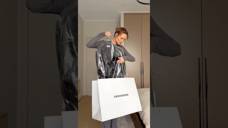 One leather jacket two looks #shorts #reels #ootd #outfit #style #fashion #fashiontrends #foryou