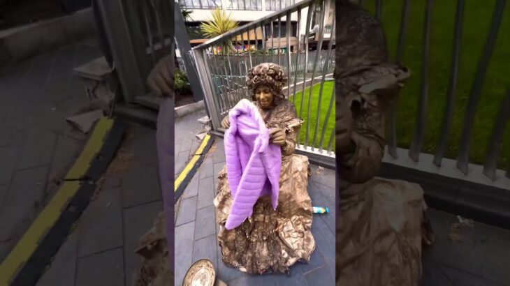 Purple jacket for Golden woman statue #busker #statue #jacket #goldlady