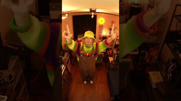 レコードのジャケットとファッションを合わせてみたよ！オシャレなジャケいっぱいあるよね〜💿#vinylcolorfashion