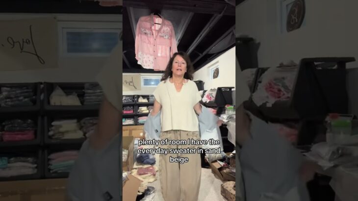 Amy’s Wednesday OOTD: Robert Denim Jacket + Everyday Sweater + Keating Pants 🤩 shop her look now on