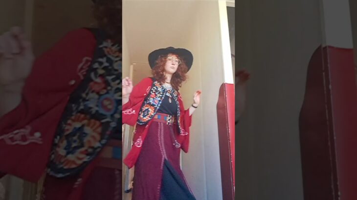 I got this Kimono style jacket at the second hand shop yesterday!! #happi #kimono #flowers #fashion