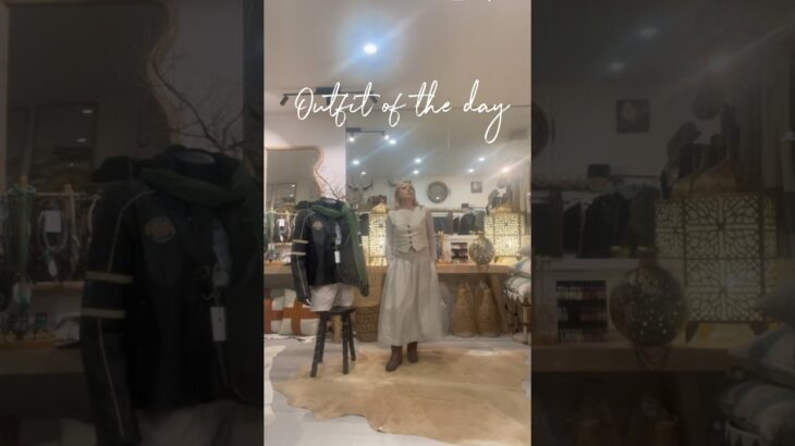 Time to choose a leather jacket, shirt style or bomber? #leatherjacket #ootdguide #styleafter50