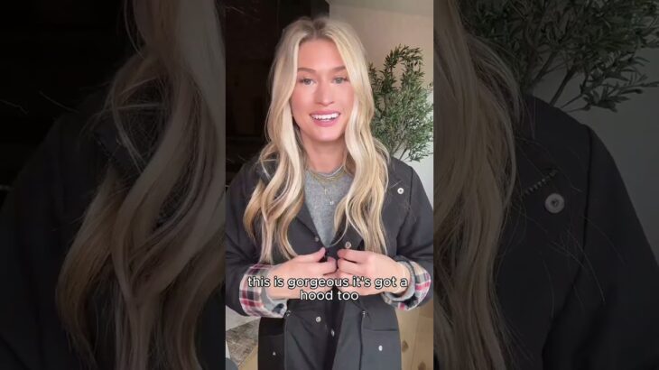 Comfort Meets Chic: This Black Rain Jacket Is a Style Staple 🌧️🖤