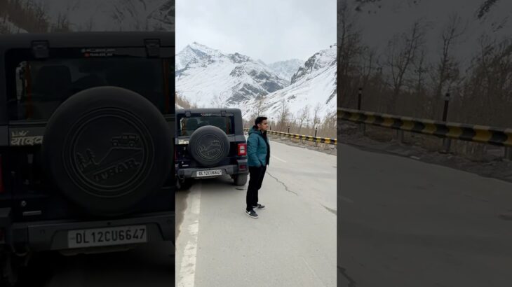 Itni thand hai k 3 jacket daalni pdi🥶❄️. #shorts