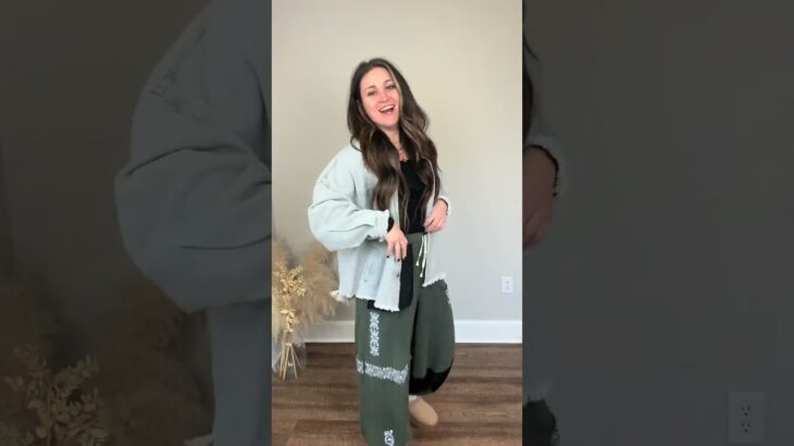 Monday OOTD: Silence Gauze Pants + Robert Denim Jacket (XS-3X) + Clark Scoop Neck Top (S-3X) 🖤🦅