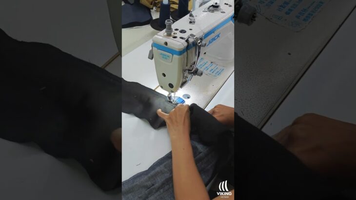 Sew the outer collar lining onto the flame-retardant jacket shell | Viking HP