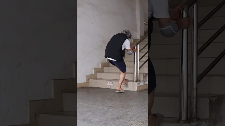 “This Airbag Jacket Saves Seniors from Dangerous Falls!”:#ElderlyCare #SmartJacket #AirbagJacket