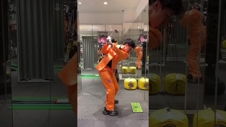 【Wonder Stage】スーツでゴルフ練習してみたら意外と動きやすかった！