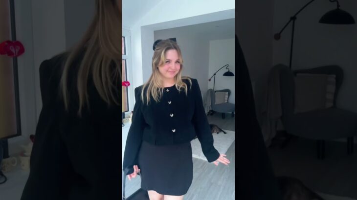 Yes this jacket does have ducks on and yes it is super cute 🦆