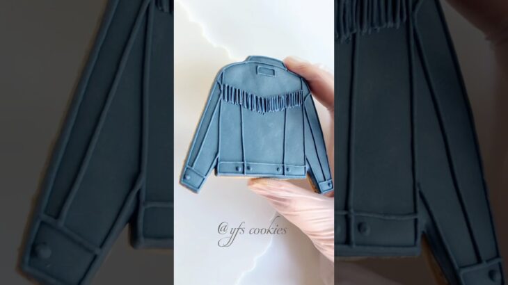 🤠Easy denim jacket cookie decorating for beginners #cookiedecorating #cookies #royalicing