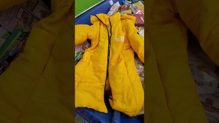 Поддельная куртка North Face. Секонд хенд. США