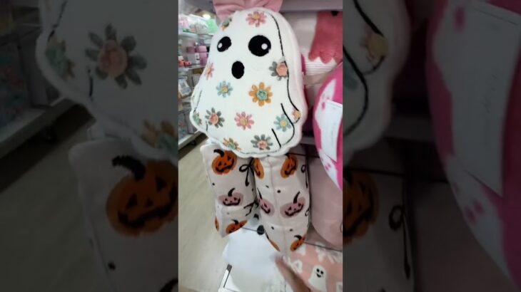 Puffer jacket snoopy back at homegoods you say?  #shopping #gifts #greenscreen