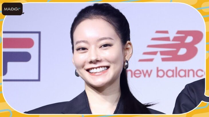 なごみ、ジャケット×超ミニ丈で美脚披露　「スニーカーベストドレッサー賞」受賞