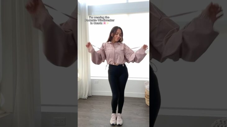 Consider layering up a breeze. 🔆 #windbreaker #jacket #athleisure #activewear #womensfashion