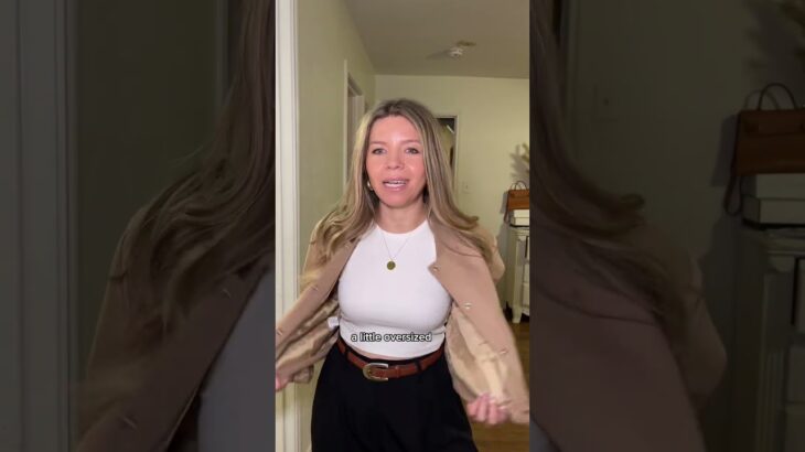 Es crop y super estilosa! I love the cut of this jacket! #jacket #cropjacket