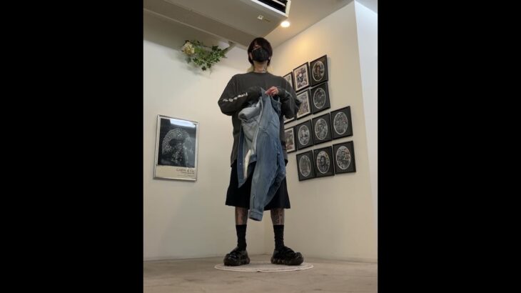 VOAAOVのデニムオーバーサイズジャケットにベルトワイドショーツ