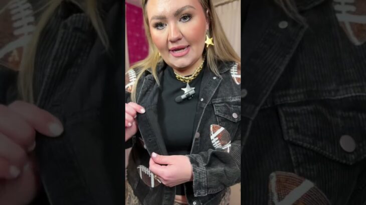 Tell me this isn’t the cutest game day jacket ever! The cropped corduroy style gives it that vintage