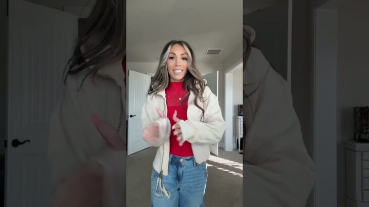 This hooded jacket 😍😍 it’s so thick and very nice quality