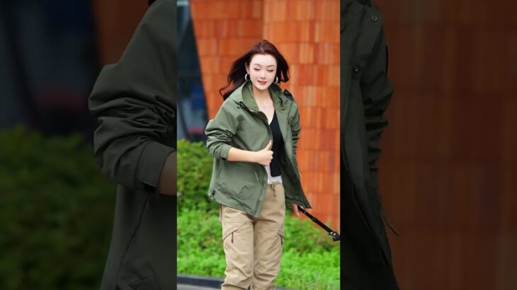 This jacket is amazing! Waterproof and windproof, super warm and super cool! #Hypercoat #Fashionabl