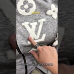 とても綺麗で個性的なコートです。😊 #louisvuitton