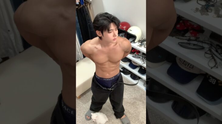 어깨 넓어 보이는 자켓🙂